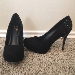 Mix No. 6 Neree Black Platform Studded Pumps